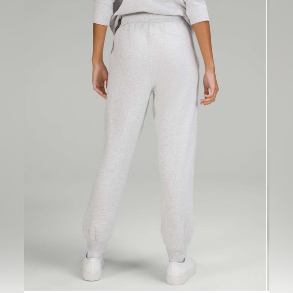Lululemon Scuba High-Rise Relaxed Jogger in Heathered Core Ultra Light Grey - Picture 7 of 9